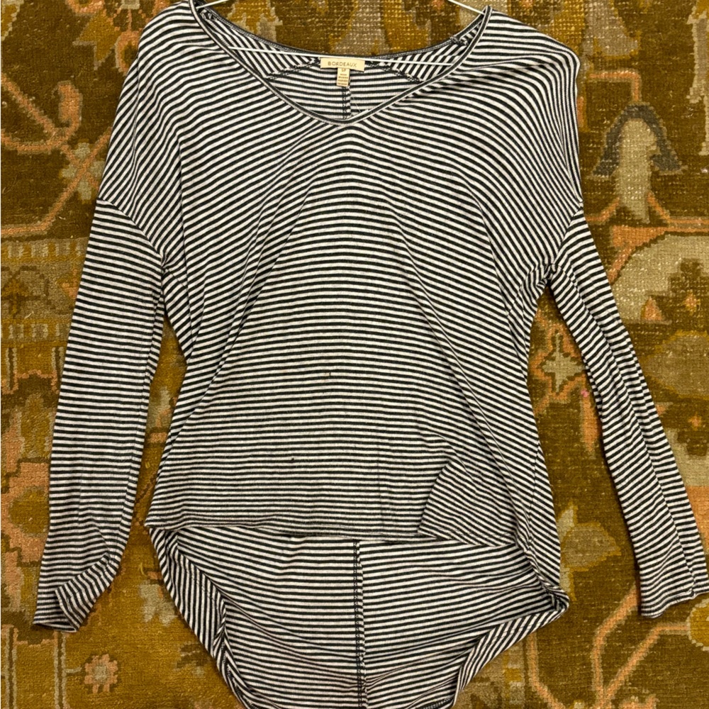 Bordeaux from Anthropologie navy and white v neck sweater top size S